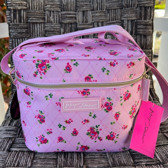 Betsey Johnson Handbags - 🌸 NWT Betsey Johnson Pink Floral Insulated Lunch Tote 🌸